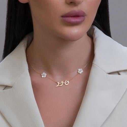 قلادة بالاسم مع وردة بالزركون