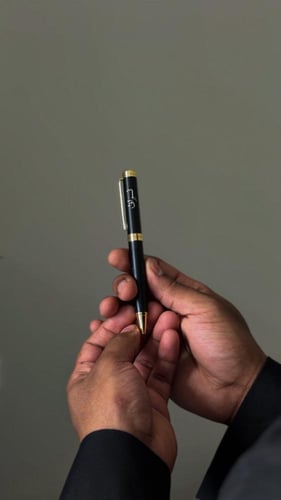 قلم بالاسم هديه تليق بك