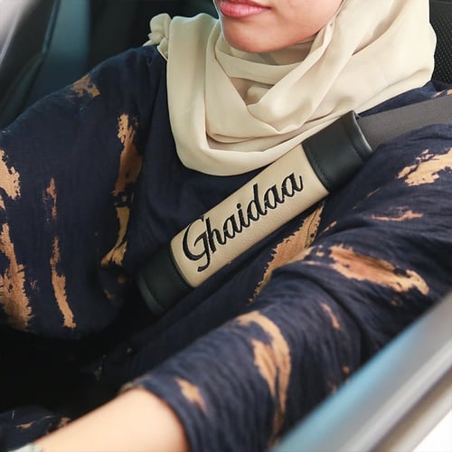 كفر حزام الأمان بالاسم الوان متعدده