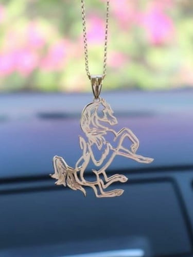 تعليقة سيارة بالاسم حسب الطلب