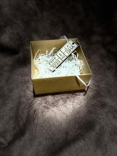 ميدلية او تعليقة بأحرف اللوحة