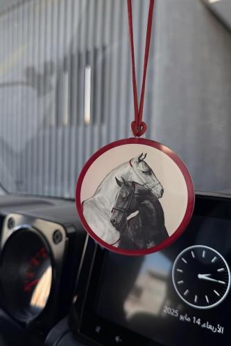 تعليقة اكريلك برسمة حسب الطلب