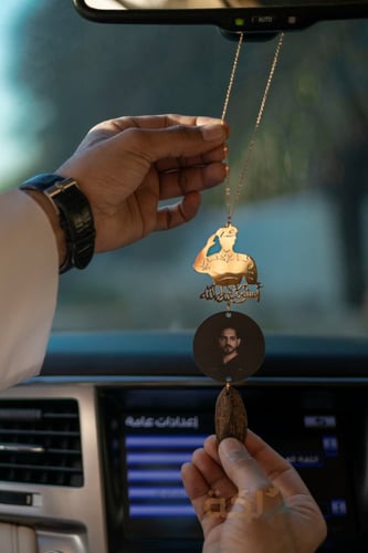 تعليقة سيارة عسكري مع الصوره وكسرة العود