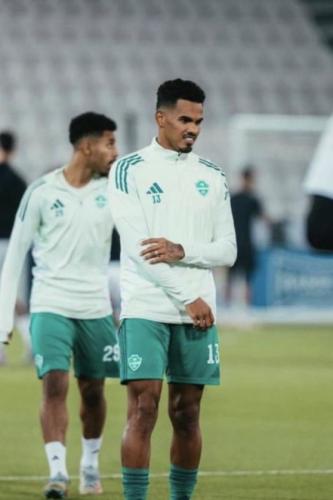 سويتر الاهلي ابيض 2025