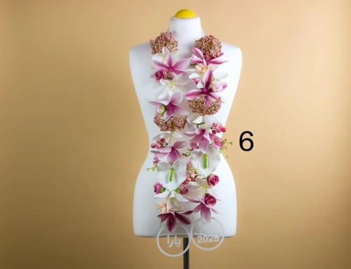 عقد زهرة تخرج بالاسم