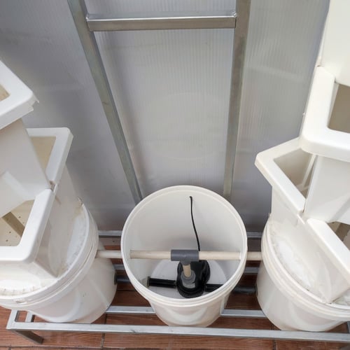 نظام عامودي مربعات مزدوج مع حامل | 48 شتلة