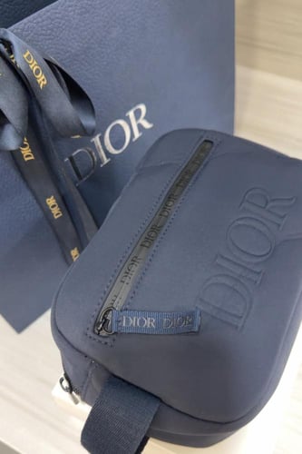 شنطة ديور رجاليه مع الكيس مع كرت ديور