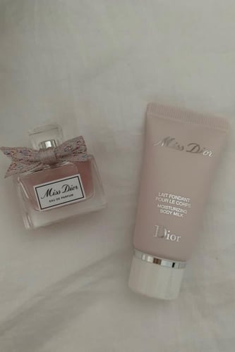 بوكس ديور عطر 5 مل + لوشن مع الكيس.