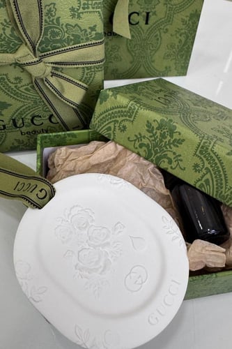 تعليقة سيارة قوتشي حجر مع عطر