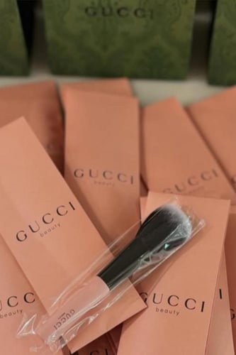 فرشة مكياج قوتشي مع الكيس