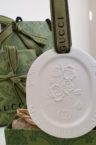 تعليقة سيارة قوتشي حجر مع عطر