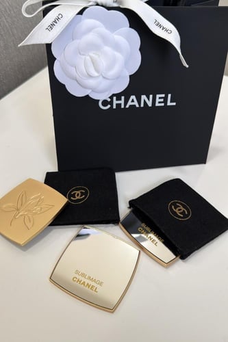 مراية شانيل مع الكيس