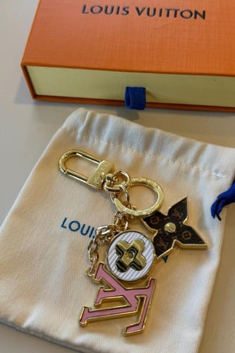 ميدلية لويس فيتون مع البوكس بدون كيس