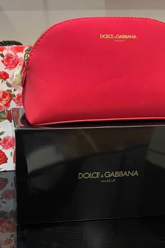 شنطة دلتشي قبانا أحمر مع الكيس