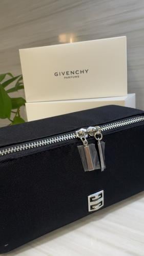 شنطة جيفنشي أسود مع البوكس.