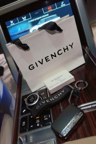 ميدلية جفنشي مع الكيس