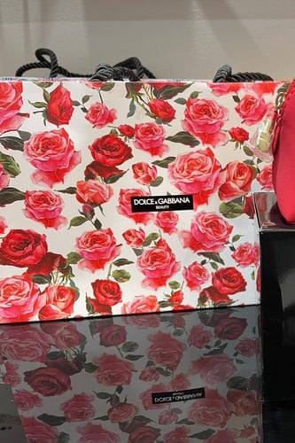 شنطة دلتشي قبانا أحمر مع الكيس