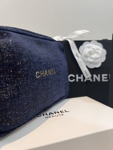 شنطة مكياج شانيل مع البوكس والكيس