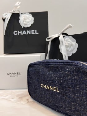شنطة مكياج شانيل مع البوكس والكيس