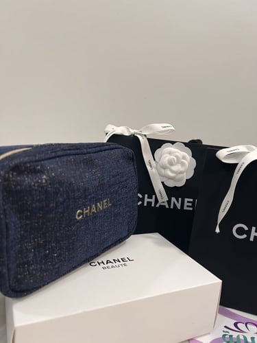 شنطة مكياج شانيل مع البوكس والكيس