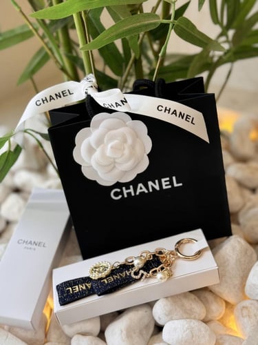 ميدلية شانيل مع الكيس