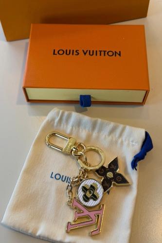 ميدلية لويس فيتون مع البوكس بدون كيس