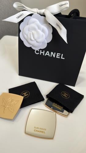 مراية شانيل مع الكيس