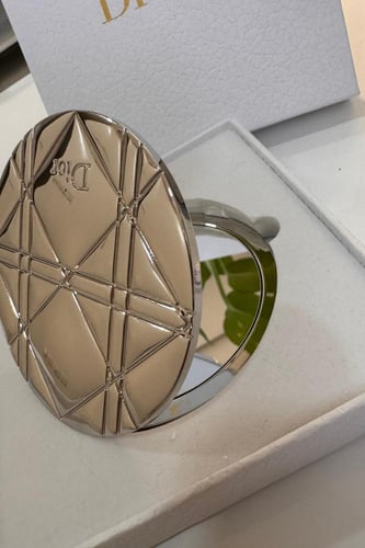 مرايه ديور فضي مع البوكس والكيس