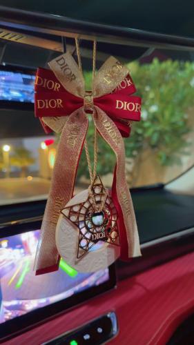 تعليقه ديور للسياره مع الكيس والبوكس