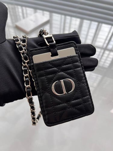 حامل بطاقات و مراية ديور مع ستراب والملحقات.