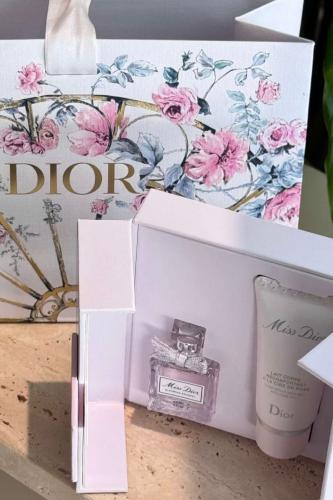 بوكس ديور عطر 5 مل + لوشن مع الكيس.