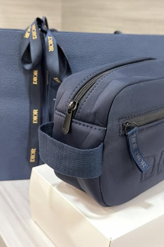 شنطة ديور رجاليه مع الكيس مع كرت ديور