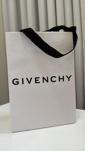 كيس جيفنشي فارغ