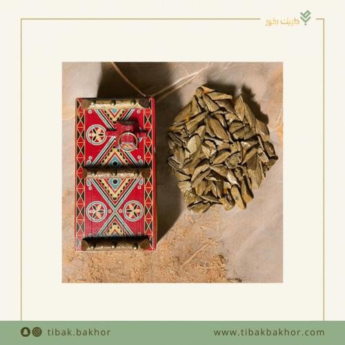عرض بخور نجد مع باب نجدي خشبي