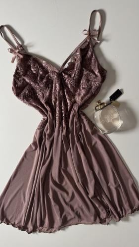 روب نوم لحمي قصير