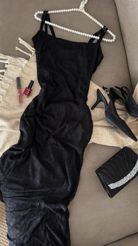 فستان اسود طويل