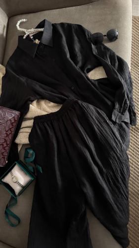 طقم سفر أسود