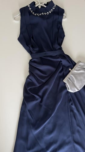 فستان كحلي أنيق