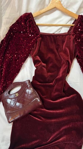 فستان مخمل عنابي