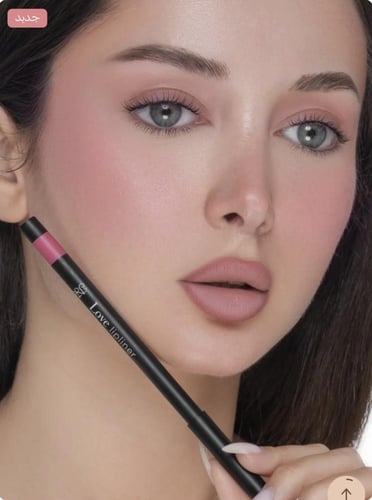 محدد شفاه Love