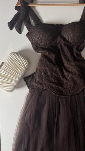 فستان بني خيال