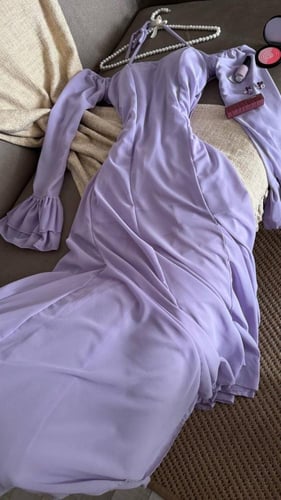 فستان بنفسجي انييق