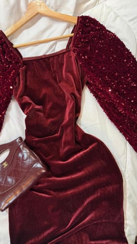 فستان مخمل عنابي