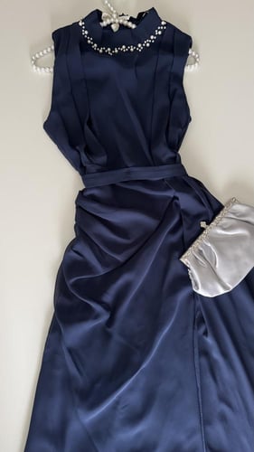 فستان كحلي أنيق