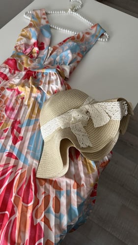 فستان بألوان زاهية