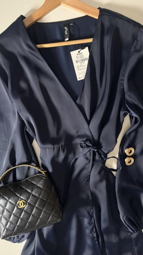 فستان كحلي لف