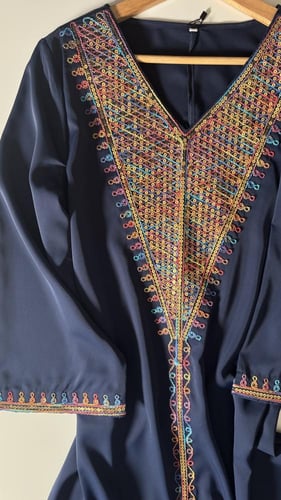 جلابية مطرزة