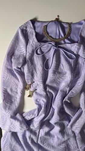 فستان بنفسجي هادئ