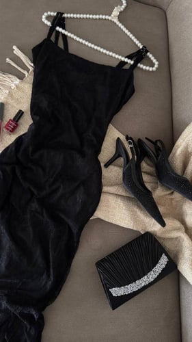 فستان اسود طويل