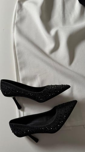 فستان أبيض أنيق